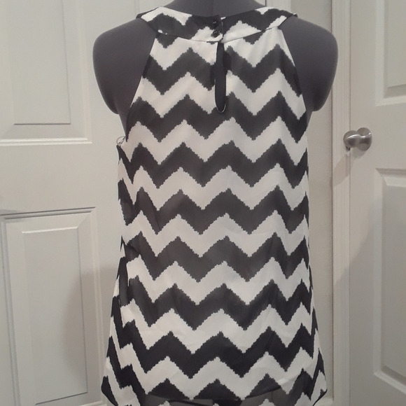 Chevron black and white top - Picture 4 of 7